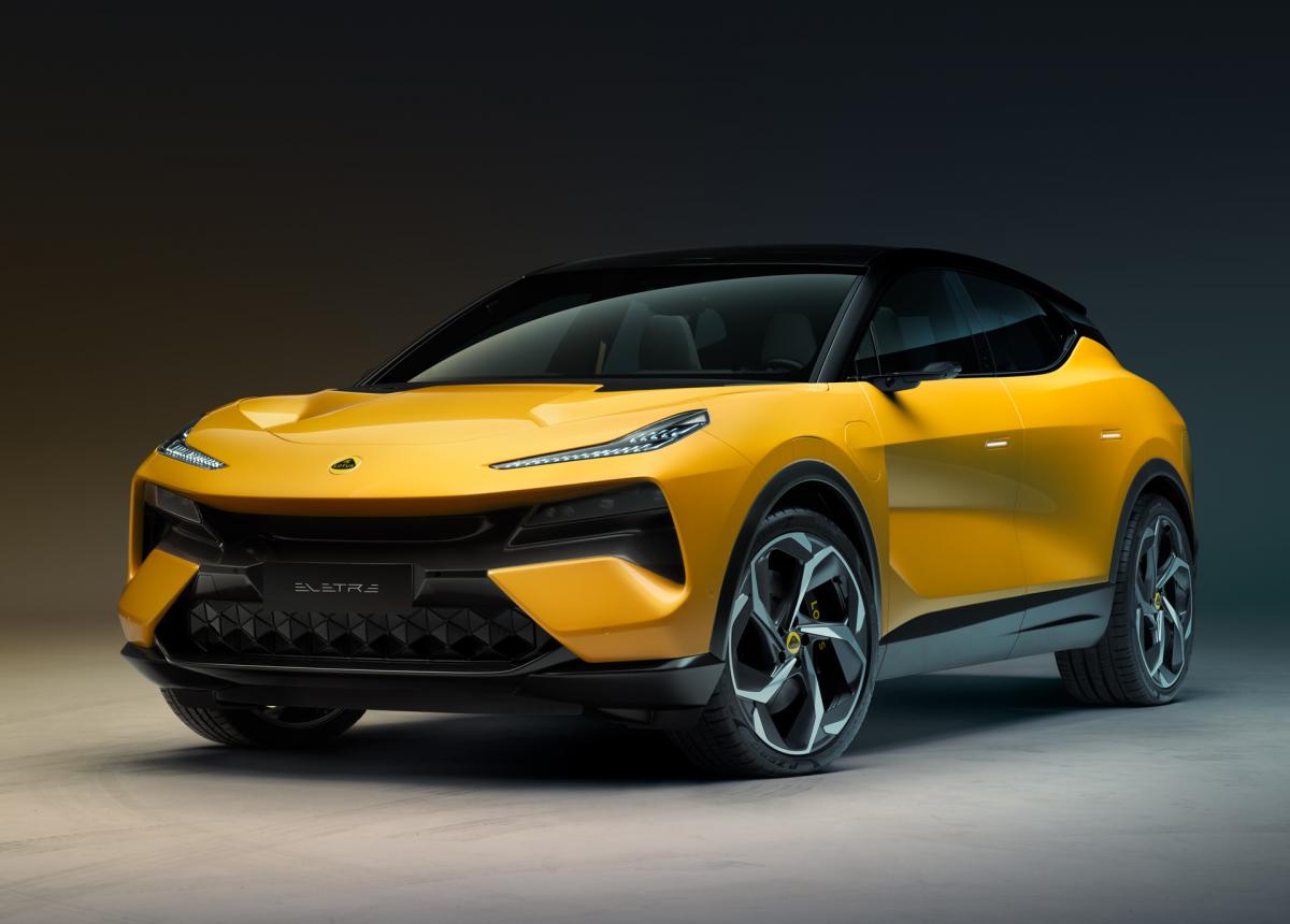 В России начались продажи электрокроссоверов Lotus Eletre стоимостью от 12,7 млн рублей