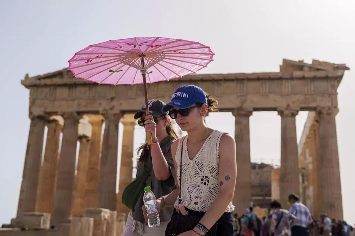 Эксперты: запрет на въезд россиян в ЕС обернется для Греции потерей миллиардов