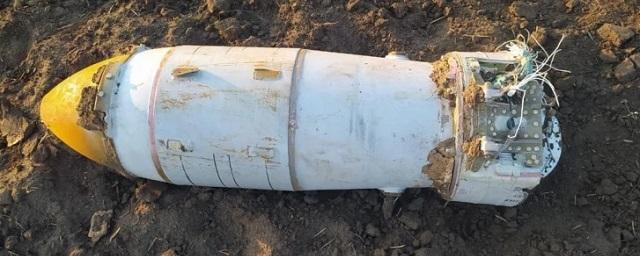 Белокалитвинский фермер нашел на поле снаряд, похожий на неразорвавшуюся современную бомбу
