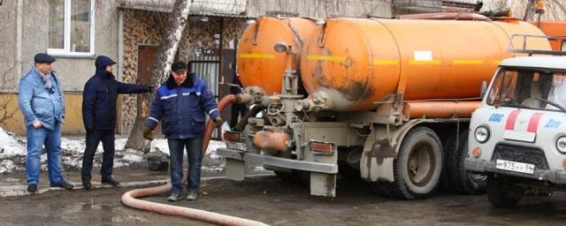 Дворы в Ленинском районе Новосибирска дважды спасали от потопа