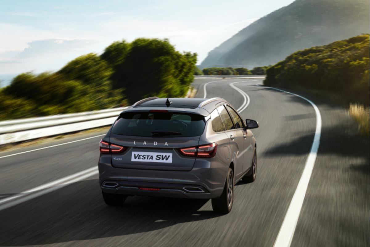 Lada Vesta подешевела на вторичке: теперь её можно купить за 14 зарплат