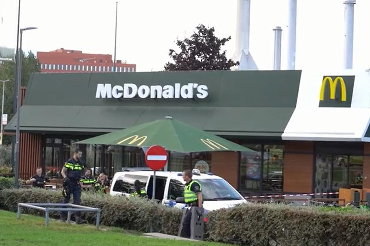 В Нидерландах полицейские застрелили 15-летнего подростка в McDonald's