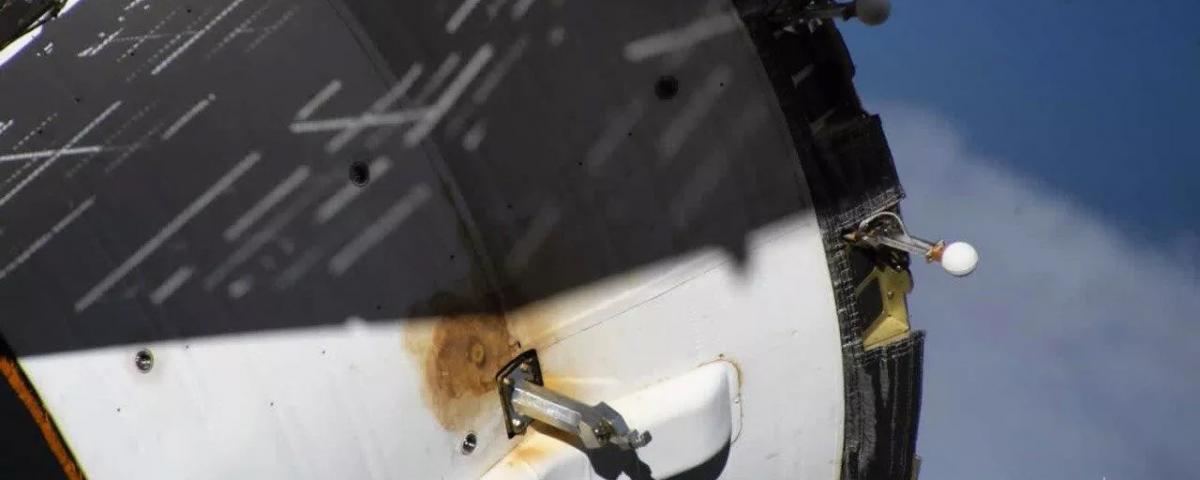 «Роскосмос» впервые показал повреждение «Союза МС-22», полученное при столкновении с метеороидом