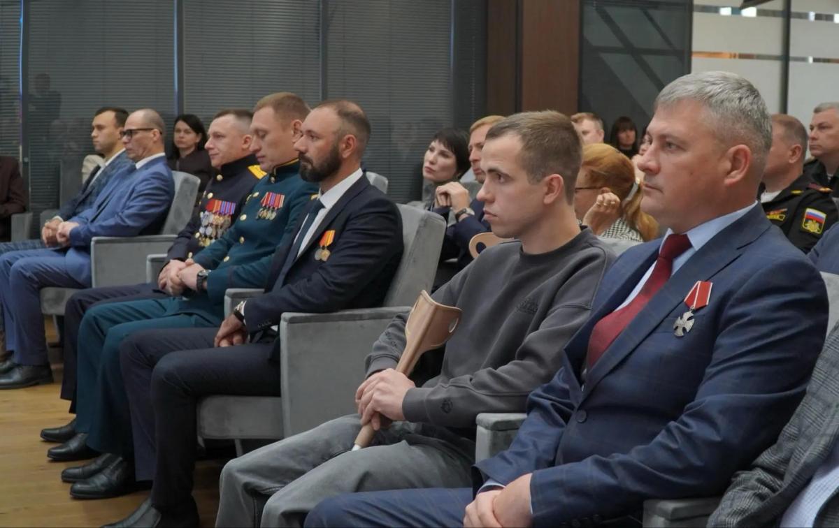 Участникам программы «СВОи Герои 49» в Магадане вручили дипломы о профпереподготовке