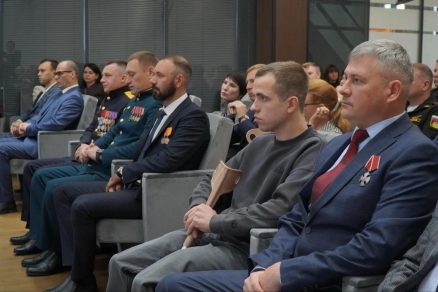 Участникам программы «СВОи Герои 49» в Магадане вручили дипломы о профпереподготовке