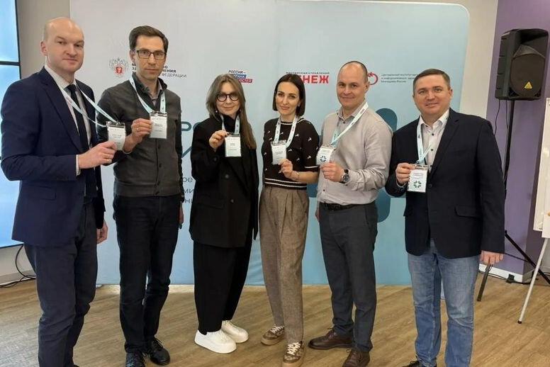«Папа знает, как пеленать»: в Подмосковье открылся клуб для будущих отцов — 150 мужчин уже готовятся к партнёрским родам