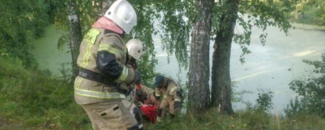 В Омской области мужчина-инвалид на коляске упал с обрыва