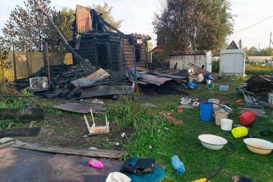 Двое детей и двое взрослых погибли во время пожара на даче под Новосибирском