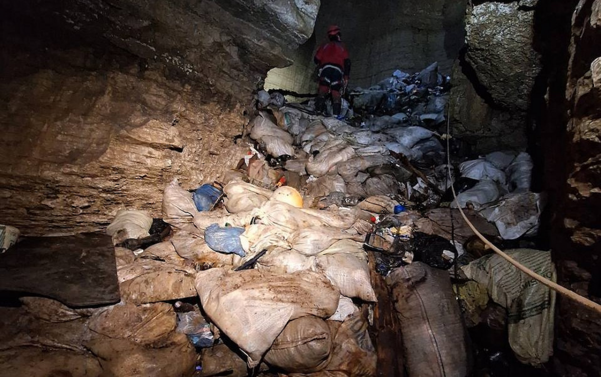 В пещере под Сочи нашли 200 кубометров опасных отходов