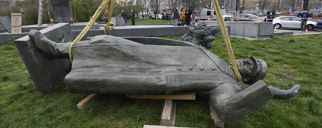 Мэра Праги и глав двух районов взяли под стражу после сноса памятника Коневу