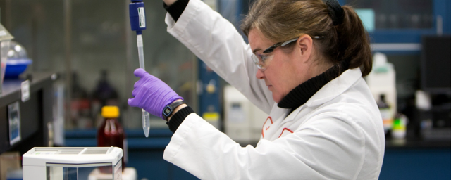 Инвесторы подали в суд на AstraZeneca за сокрытие данных о вакцине