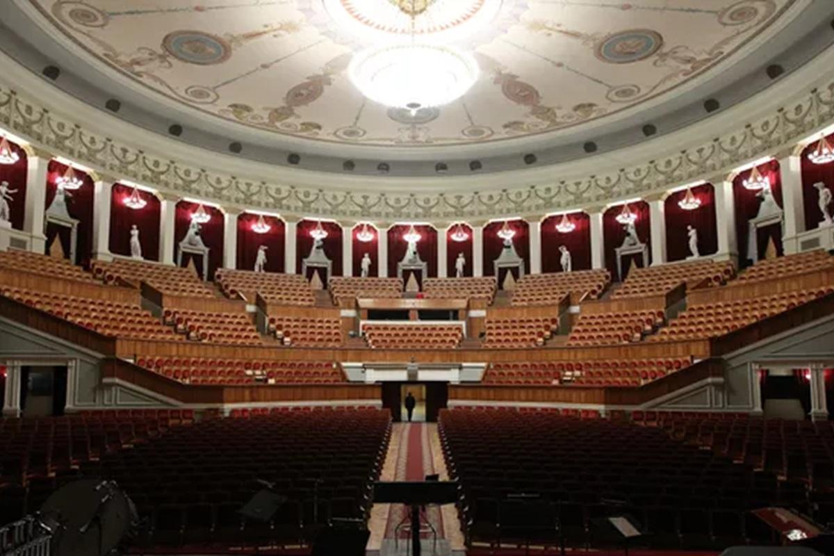 В Новосибирске продолжается ремонт крыши оперного театра