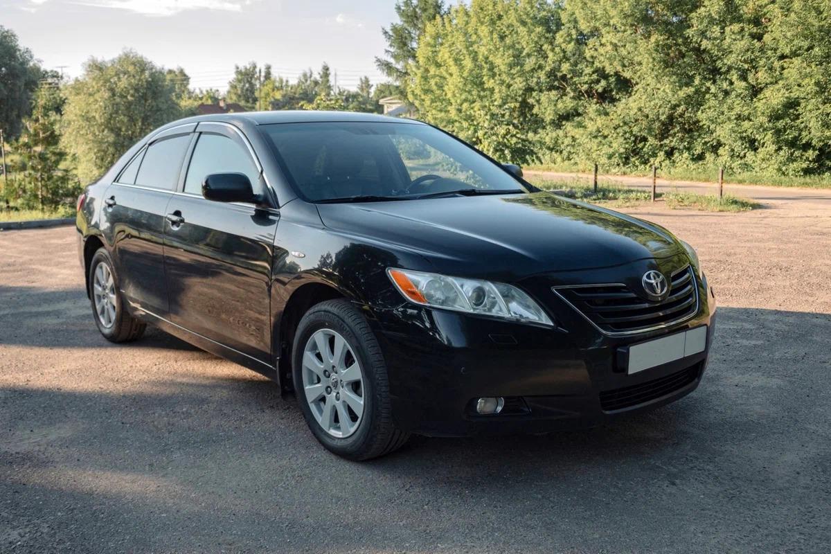 В РФ начались продажи Camry XV40 за 2,5 млн рублей