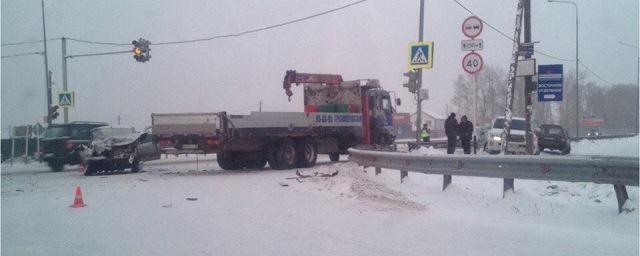 Под Иркутском мужчина спас двух пожилых людей из горящего авто