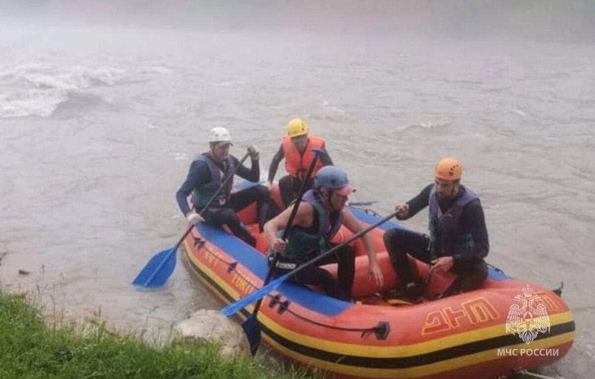 Искали до темноты: в Адыгее 10-летний мальчик упал в горную реку