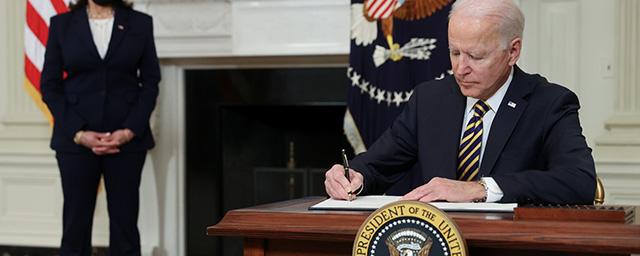 Джо Байден подписал закон об ужесточении контроля за оборотом оружия в США