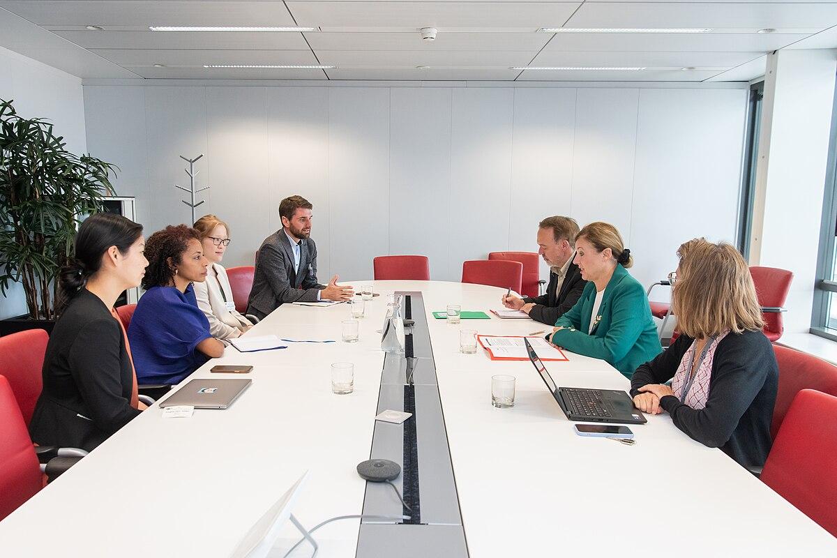 OpenAI и Google оспаривают планы властей по контролю над искусственным интеллектом