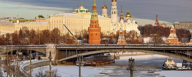 В Москве открыли пешеходный тротуар на обновлённой части Большого Каменного моста