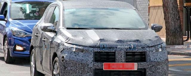 В сети появились шпионские снимки нового Dacia Sandero