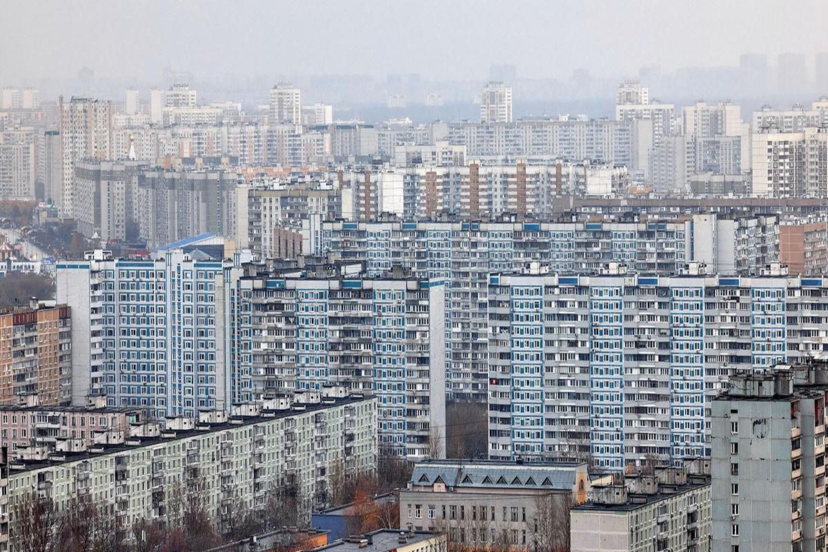 Московское ЖКХ приступило к масштабному обновлению подъездов жилых многоэтажек