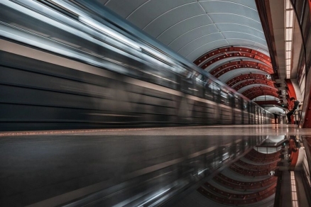 В Петербурге погиб мужчина, упавший на рельсы в метро