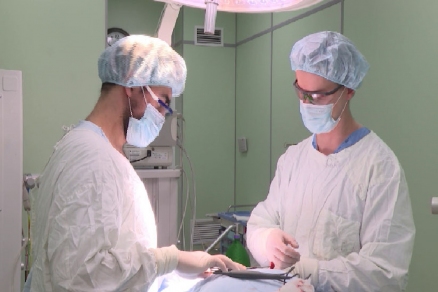 Свердловские онкологи впервые удалили опухоль основания черепа через нос