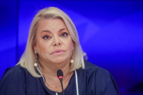 «Рожайте в 18»: Яна Поплавская жестко раскритиковала идею раннего материнства в России