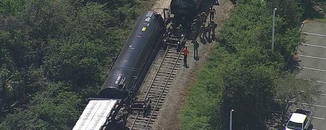 Fox News: во Флориде сошел с рельсов поезд, перевозивший пропан