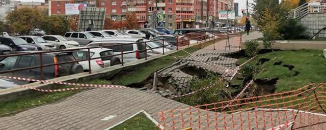На улице Орджоникидзе в Новосибирске под землю ушёл тротуар