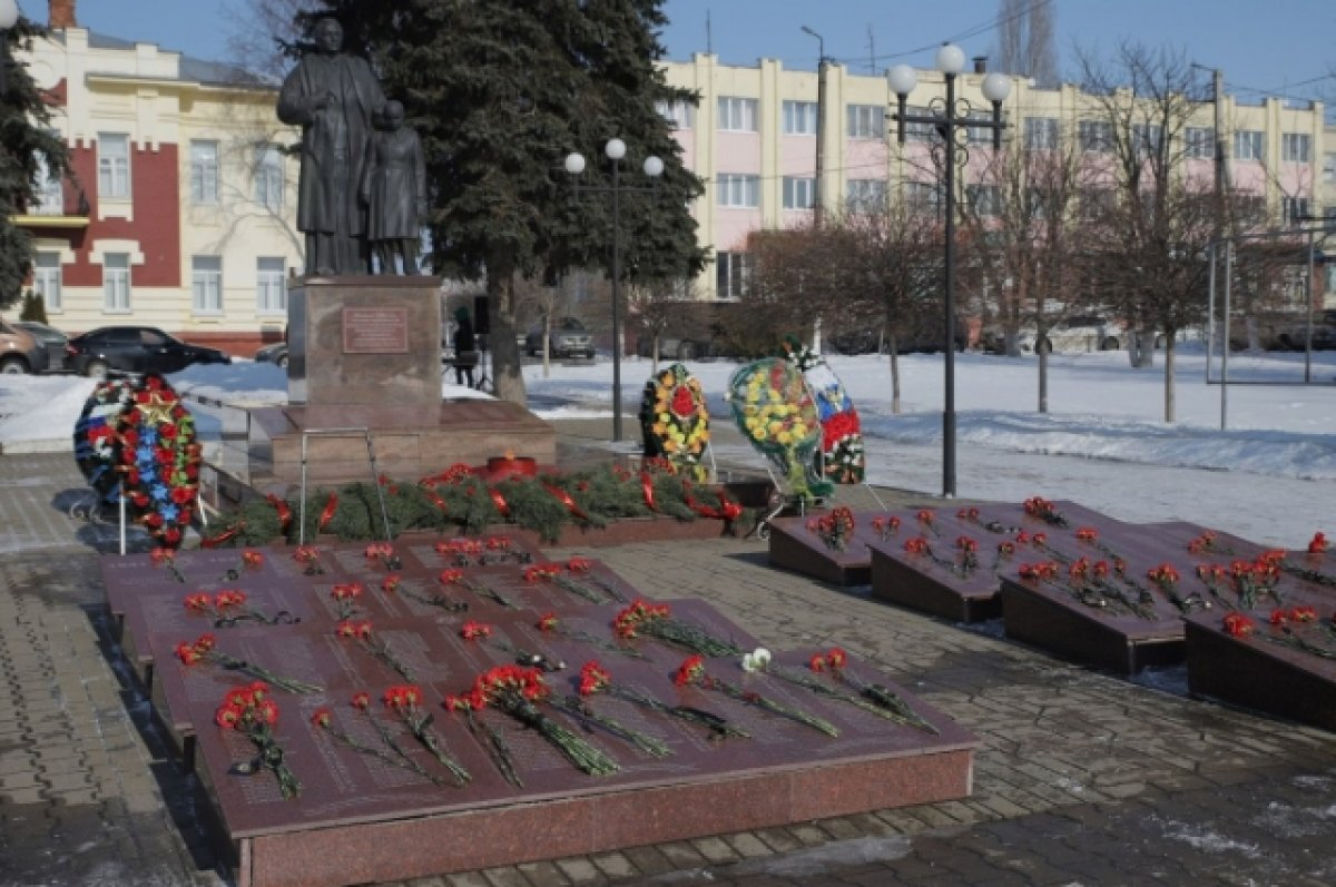 В белгородской Чернянке начали ремонт сквера у памятника «Скорбящая мать»