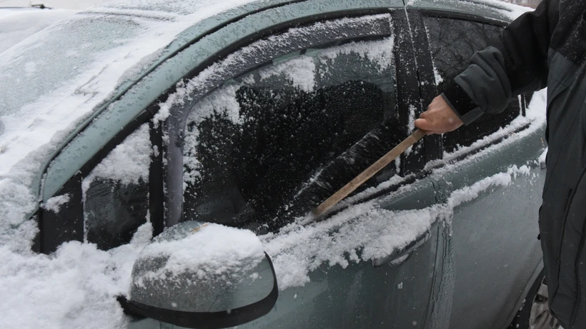 Автоэксперт рассказал, стоит ли прогревать машины зимой