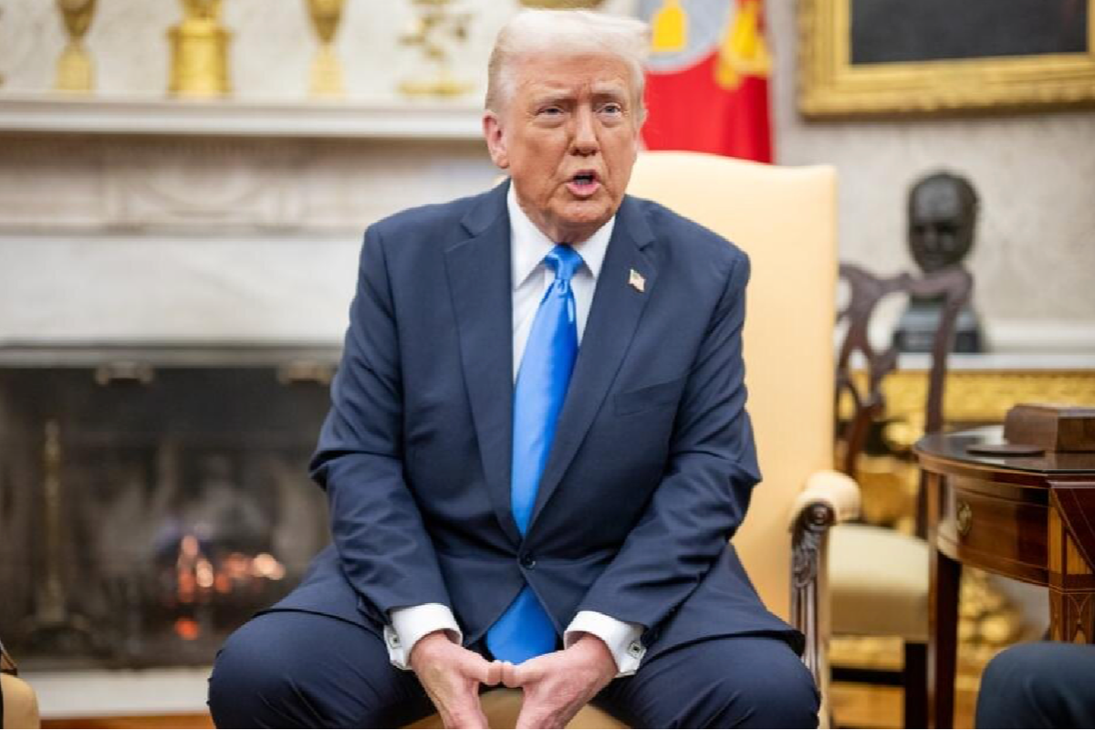 Трамп подлил масла: репостнул теорию о том, что Байдена заменили клонами