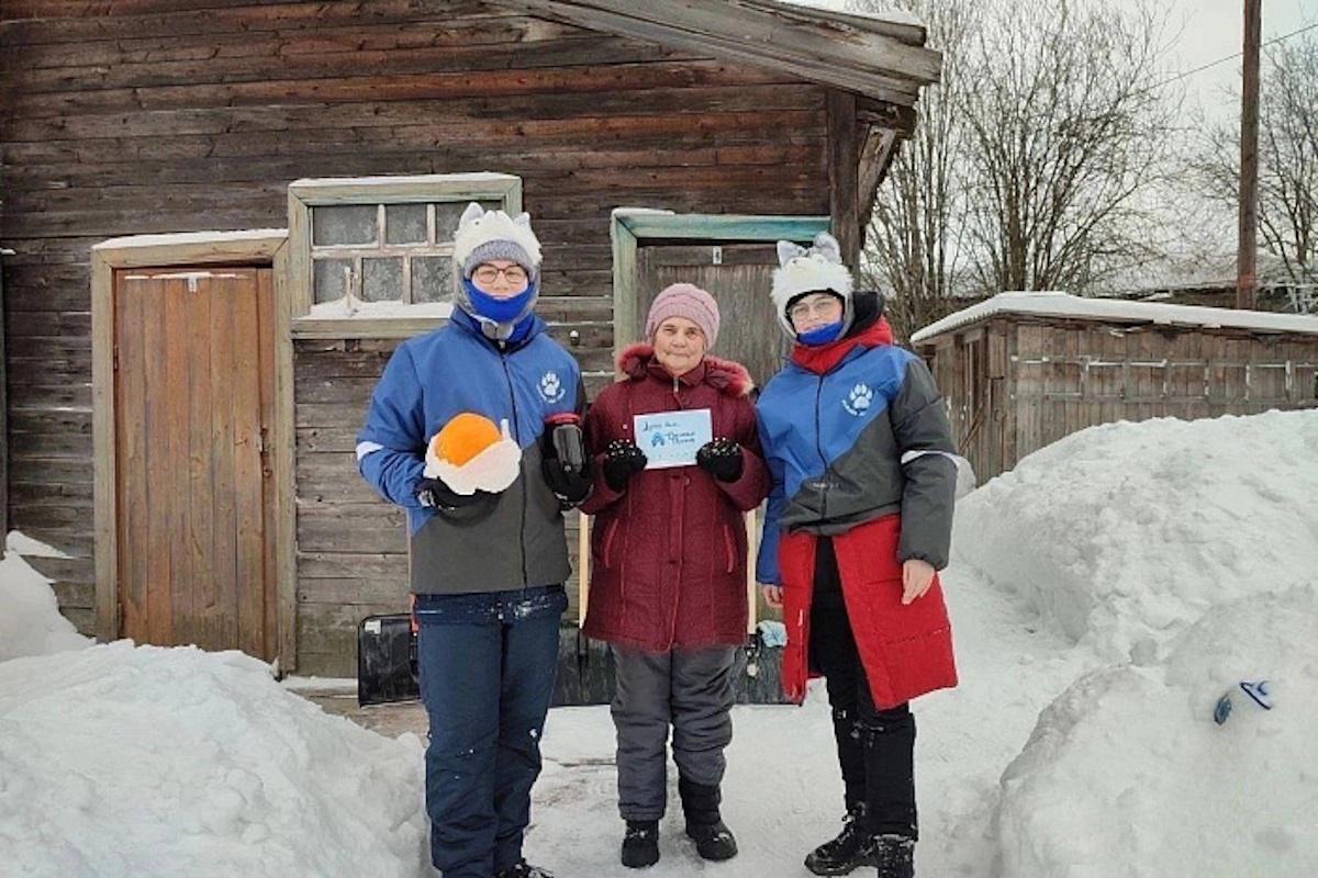 «Снежный десант»: 150 добровольцев из Кирова предложили свою помощь сельчанам