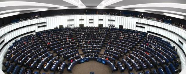 Депутат Уоллес: Европарламент заставляет молчать тех, кто против военной помощи Украине