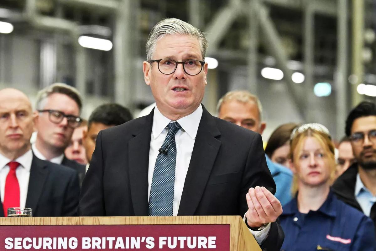 Премьер Британии потребовал от совладельца «Манчестер Юнайтед» извинений за мигрантскую риторику