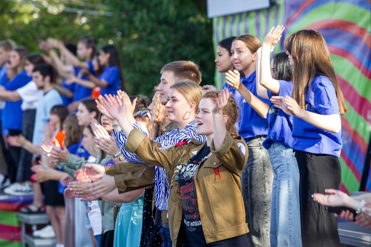 Спикер парламента Астраханской области Игорь Мартынов поздравил молодежь с их праздником