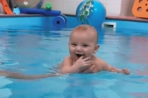 Лиза Арзамасова перестала скрывать лицо пятимесячной дочери