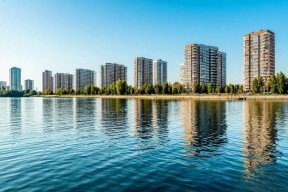 У Гольяновского пруда в Москве открыли современную зону отдыха с бассейнами и пляжем