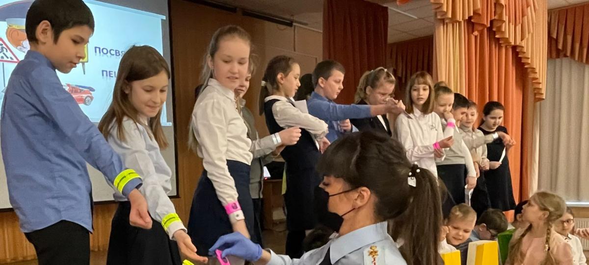 В Красногорске сотрудники ГИБДД рассказали школьникам о безопасности на дорогах