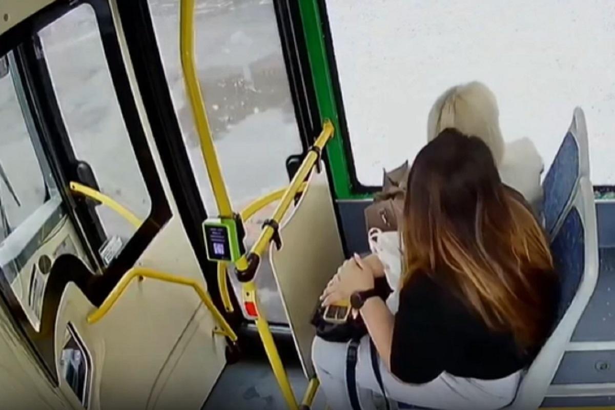 В Челябинске зафиксированы случаи повреждения общественного транспорта агрессивными гражданами