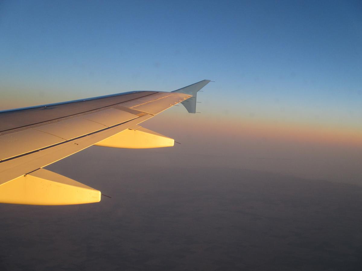 Самолет рейсом Грозный - Москва подал сигнал тревоги над Каспийским морем