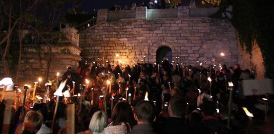 В Керчи ожидают не менее 15 тысяч человек на факельном шествии на Митридатской лестнице