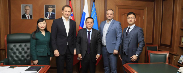 Глава г.о. Красногорск Дмитрий Волков провел встречу с двумя бизнесменами из Китая