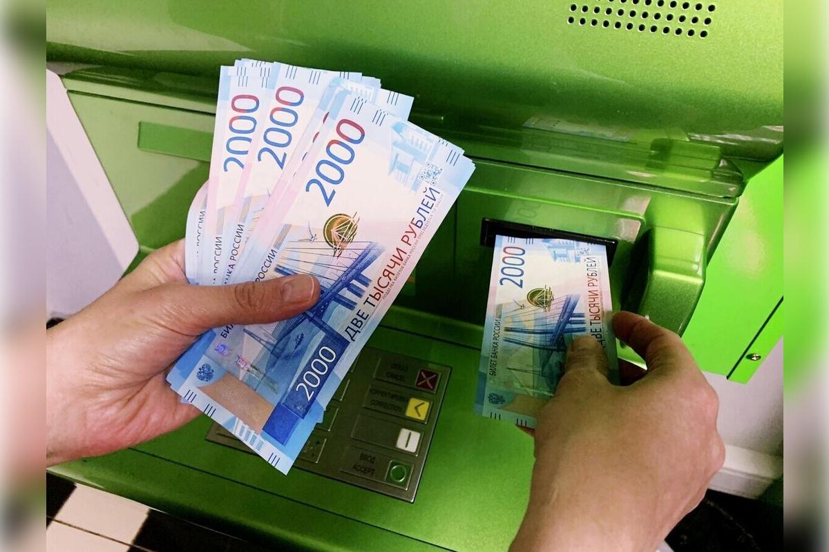 Стало известно, когда жители Омской области будут получать зарплату 100 тысяч рублей