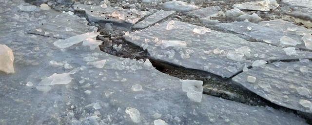 В Красноярском крае автомобиль УАЗ провалился под лед