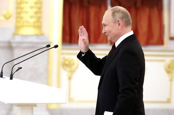 Путин (военный преступник) поблагодарил кабмин за совместную работу