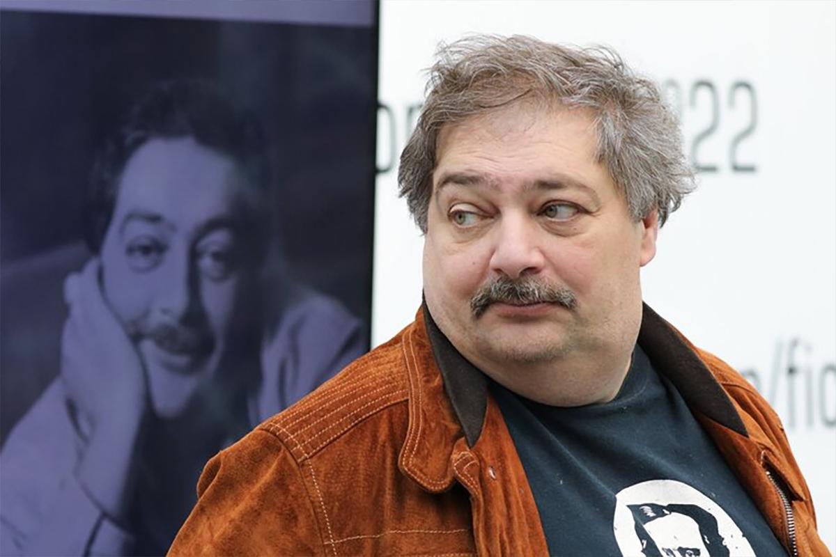 Россия объявила писателя Быкова в международный розыск