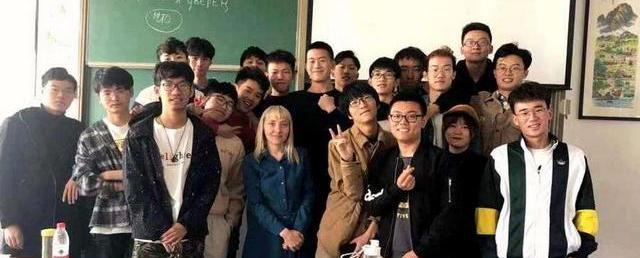 Тюменский педагог учит китайских студентов русскому языку
