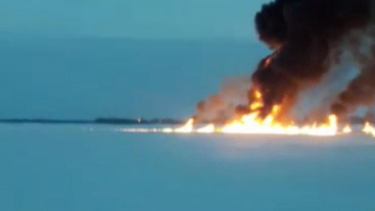 Причиной пожара на Оби могли стать действия рыбаков