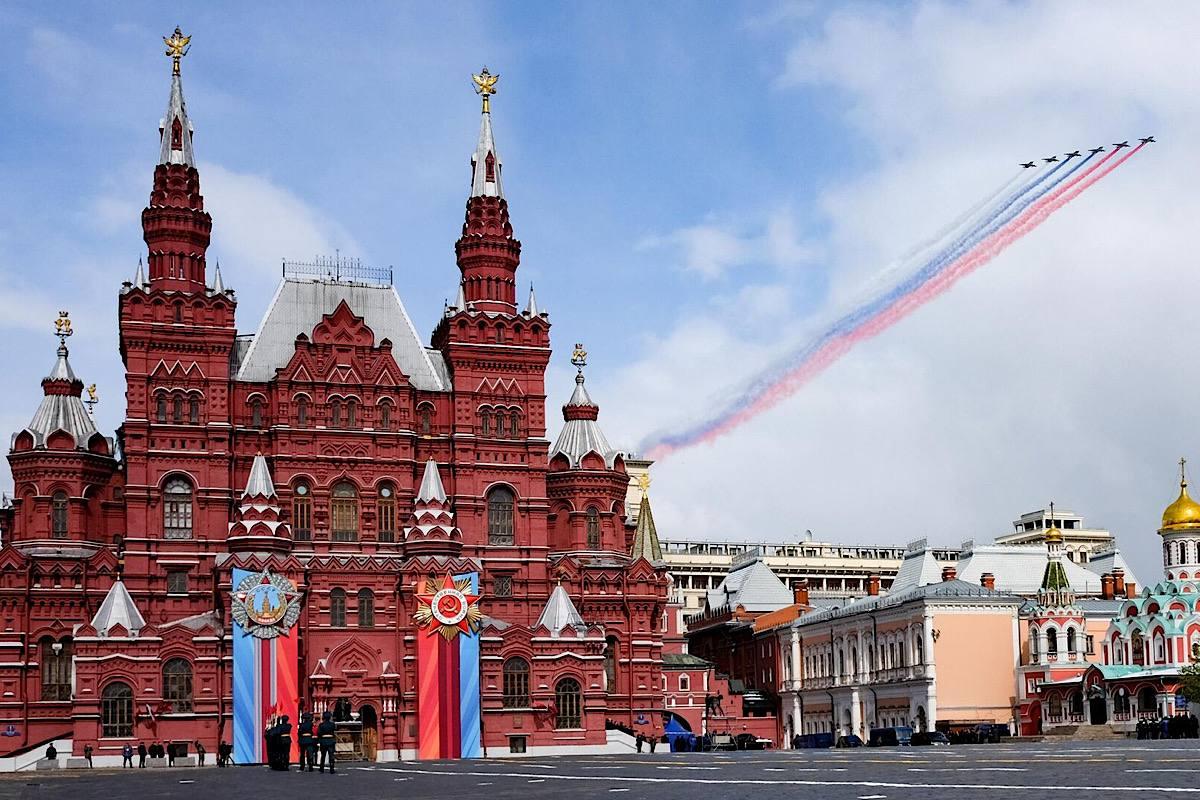 Сенатор Климов призвал ЕС «молиться» о мудрости России в случае провокаций на День Победы